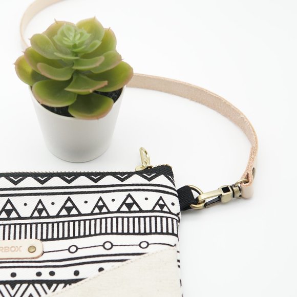 Alicia (medium) Sling Purse - Picture 9 of 11